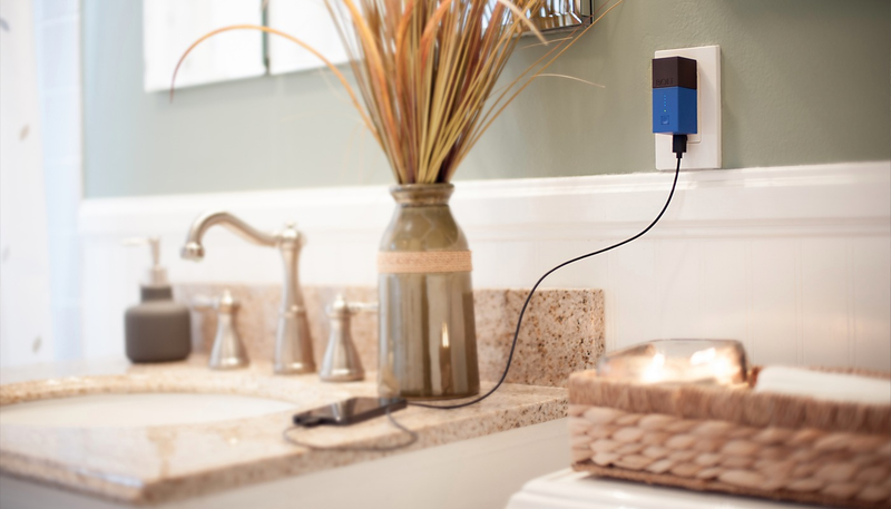 Illustration for article titled 20% Off Combo Wall Charger + Backup Battery: The Fluxmob Bolt ($48)
